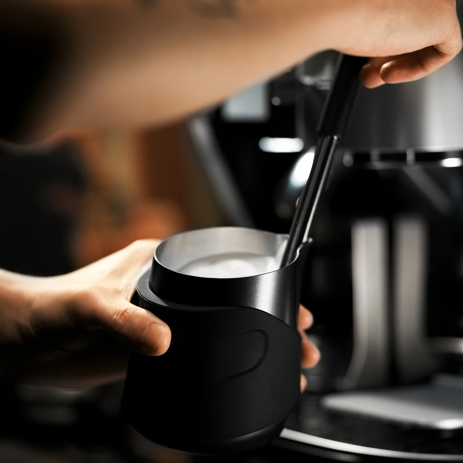 MHW-3Bomber Milk Pitcher 400ml handleless Black